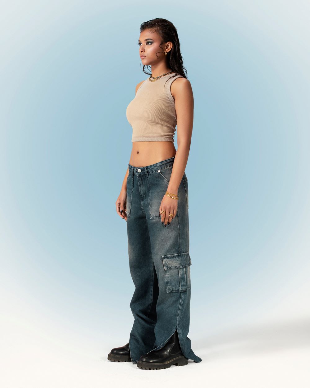 Cargo Pocket Wide-Leg Denim Jeans with Faded Wash and Side Slits